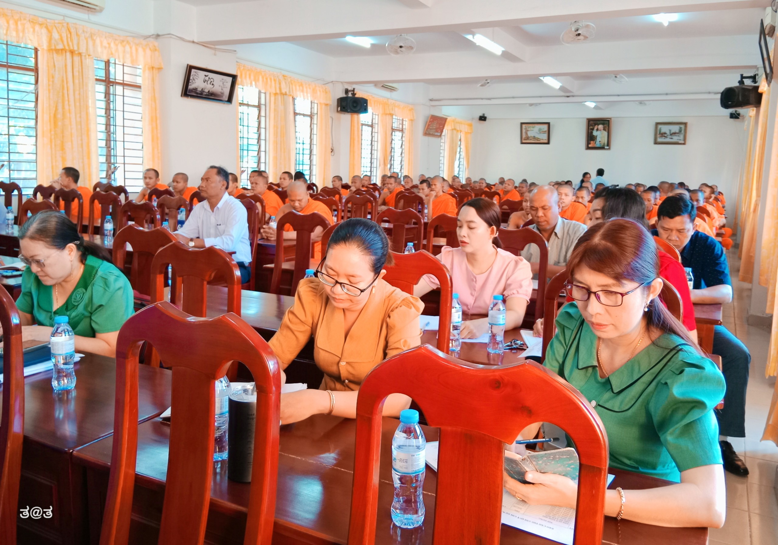 Các đại biểu tham dự hội nghị